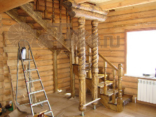 лестница из состаренного дерева под старину