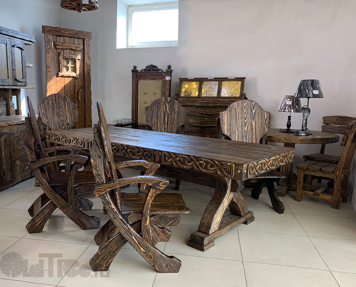 деревянный стол с резьбой